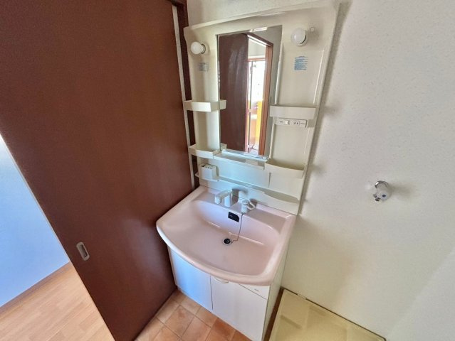 ジェルメ城陽の洗面所