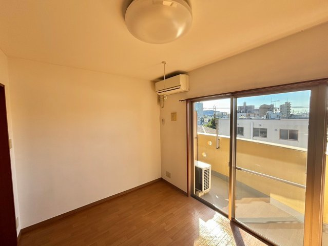 ジェルメ城陽の洋室