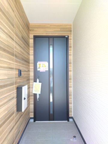 水戸市元吉田町　2期のエントランス|玄関です。玄関は住まいの（顔）です～♪新しい生活を新しい家で♪