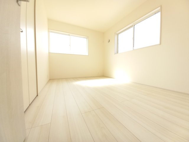 水戸河和田　3期の洋室|2面採光の明るく風通しのよいお部屋で気持ちよくお過ごしいただけます！