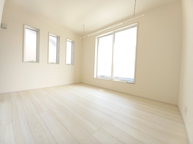 水戸河和田　3期の洋室|バルコニーに面しているので日差しが入り明るく暖かいお部屋です～