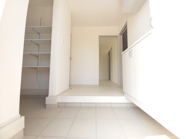 水戸河和田　3期の玄関|白を基調としているのでスッキリとしています♪