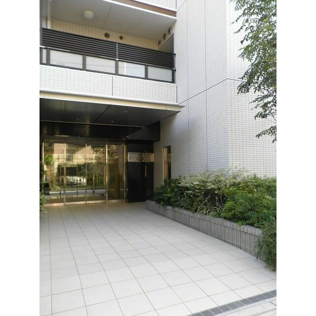 アプリーレ東中野のエントランス