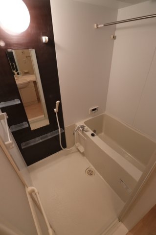 ブリエヴェール都の浴室|追い焚き・浴室乾燥機付きのお風呂です♪