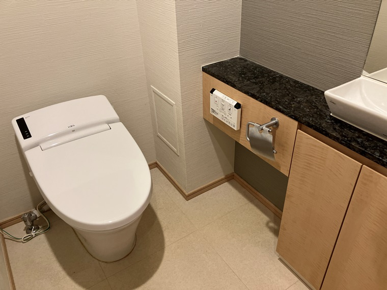 コンパクトで使いやすいトイレです