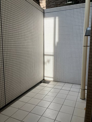 バルコニーからの眺めを楽しみながら食事をしませんか