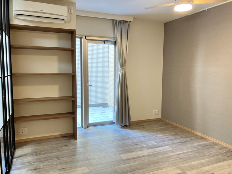 開放的な寝室です