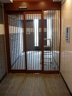 LAPiS今戸のエントランス