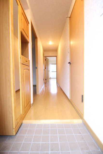 カントリーハイムむらたⅠ番館の玄関|シューズボックス付きの玄関です☆