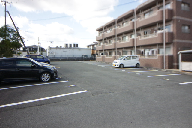 カントリーハイムむらたⅠ番館の駐車場|駐車スペースもあります☆