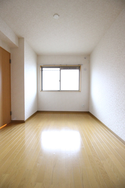 カントリーハイムむらたⅠ番館の寝室|風通しも良い寝室です☆