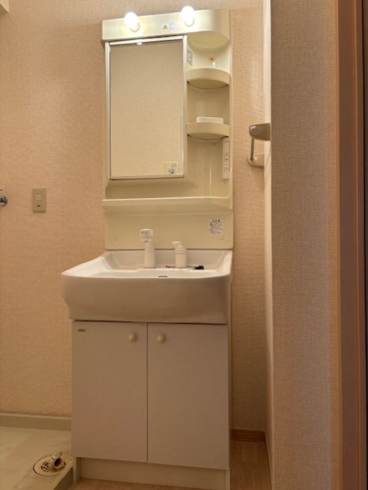 フローラ国分の洗面所|明るい洗面所です★