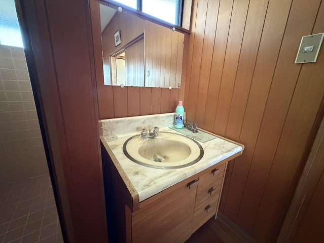 木津川市山城町平尾上垣内戸建ての独立洗面台