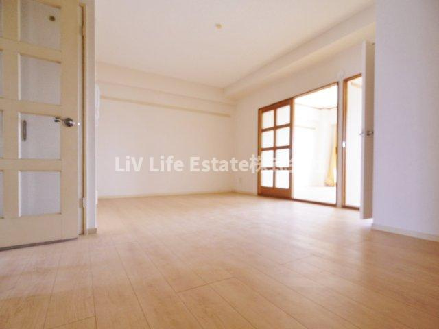 東久留米市八幡町３丁目の賃貸マンションの居間・リビング