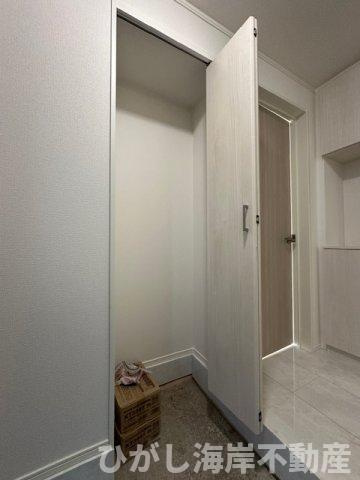 茅ヶ崎市萩園　新築戸建の設備|シューズインクローク