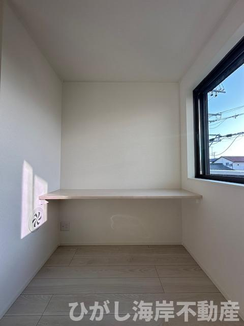 茅ヶ崎市萩園　新築戸建の設備|8帖　洋室　カウンタースペース