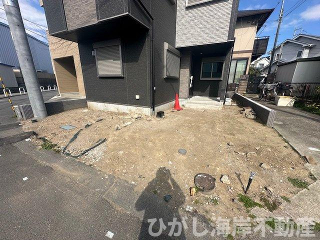 茅ヶ崎市萩園　新築戸建の駐車場|3月15日撮影　外構工事中　駐車スペース