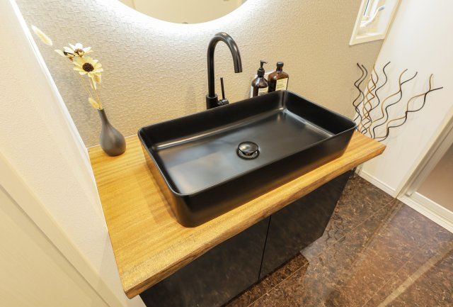 大津市松が丘２丁目 中古戸建の洗面所|COLORS工務店施工事例です。松が丘の物件をリノベーションしませんか。