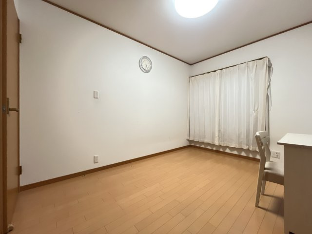 大津市松が丘２丁目 中古戸建の洋室|2階6帖の洋室です（西側）