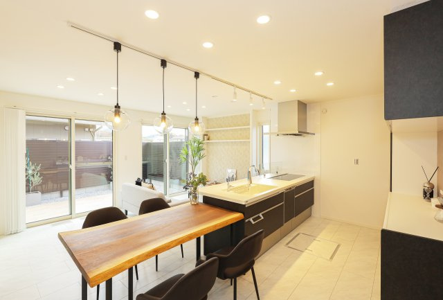 大津市松が丘２丁目 中古戸建のキッチン|COLORS工務店施工事例です。松が丘の物件をリノベーションしませんか。