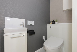 【トイレ】 | 大津市松が丘２丁目 中古戸建 | COLORS工務店施工事例です。松が丘の物件をリノベーションしませんか。