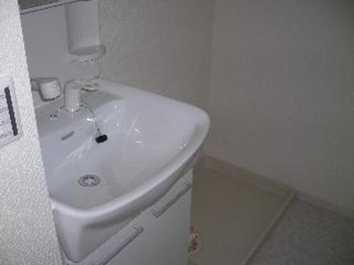 リーベC棟の洗面所|広い洗面スペースです★