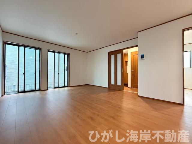 茅ヶ崎市東海岸南4丁目　新築戸建　全５棟の居間・リビング|17帖　LDK