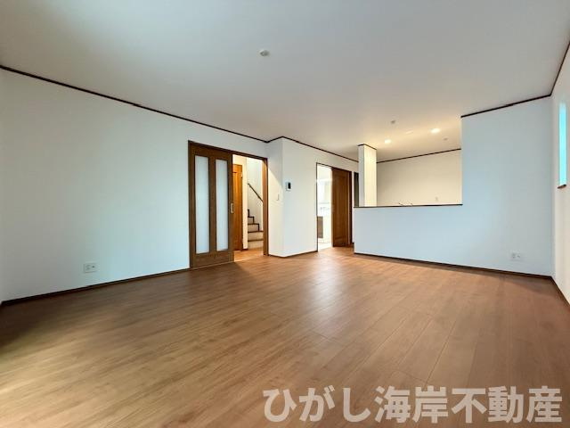 茅ヶ崎市東海岸南4丁目　新築戸建　全５棟の居間・リビング|17帖　LDK