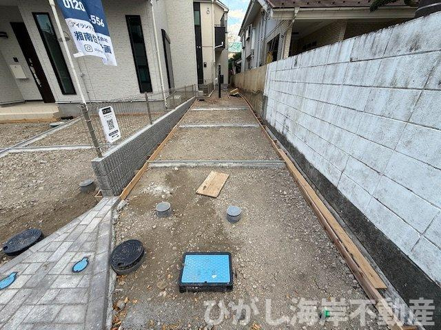 茅ヶ崎市東海岸南4丁目　新築戸建　全５棟の駐車場|12月5日撮影　外構工事中　駐車スペース