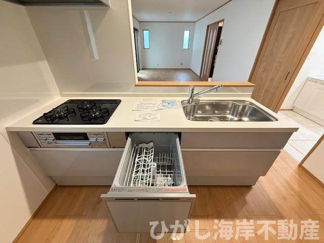 茅ヶ崎市東海岸南4丁目　新築戸建　全５棟のキッチン|食洗器付きシステムキッチン