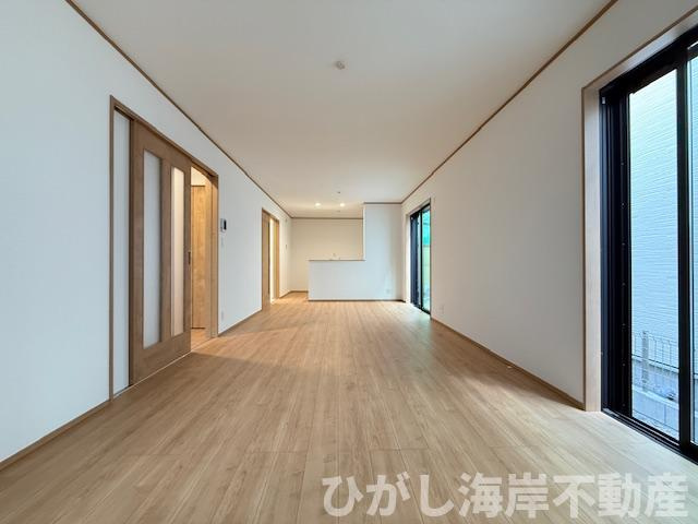 茅ヶ崎市東海岸南4丁目　新築戸建　全５棟の居間・リビング|18.3帖　LDK
