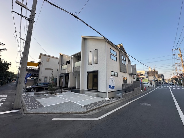 茅ヶ崎市浜須賀　新築戸建　全２棟の前面道路含む現地写真|現地外観