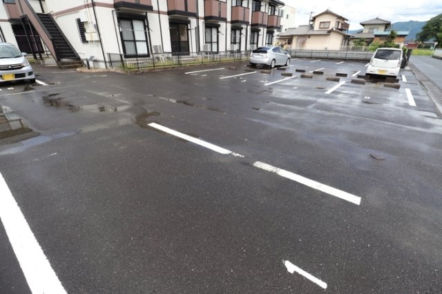 マーサ・ジュネスの駐車場|駐車スペースもあります☆