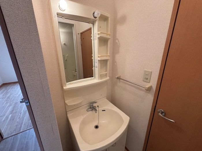 マーサ・ジュネスの洗面所|明るい洗面所です★