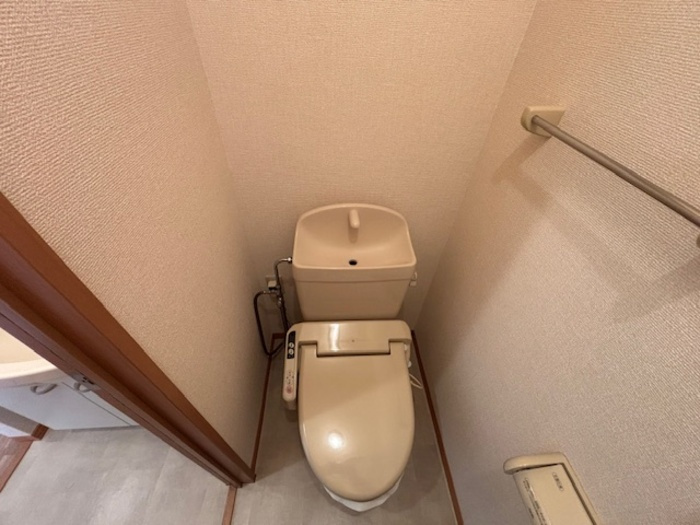 マーサ・ジュネスのトイレ|嬉しい温水洗浄便座付き♪