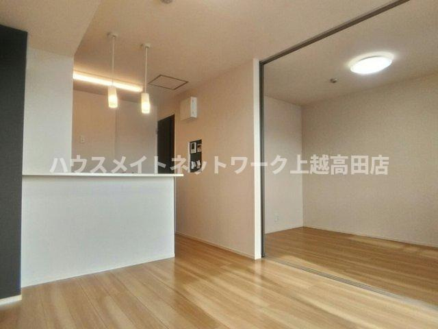 ルミナーレの居間・リビング|ＬＤＫ（同室タイプ３０３号室の画像を掲載）