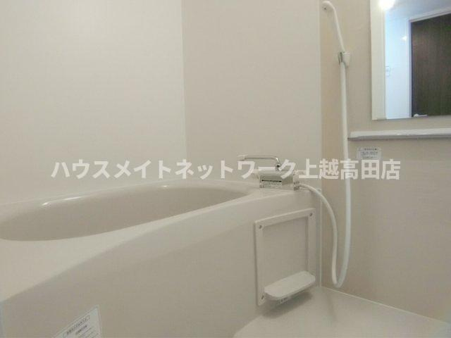 ルミナーレの浴室|追焚機能付（同室タイプ３０３号室の画像を掲載）