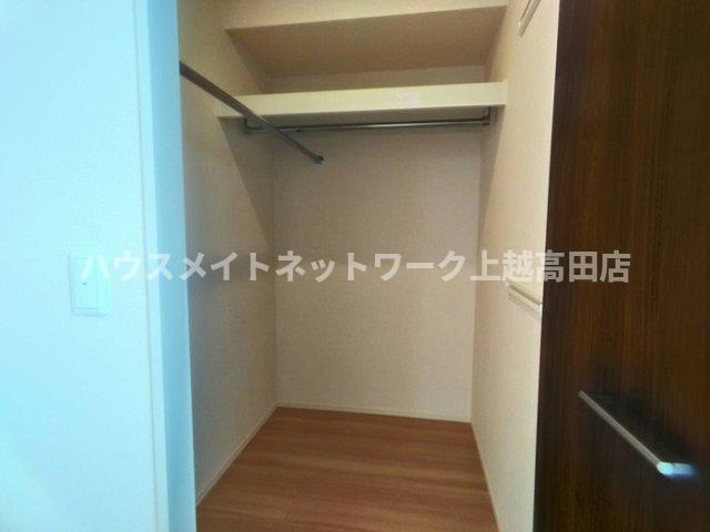 ルミナーレの収納|ウォークインクローゼット（同室タイプ３０３号室の画像を掲載）