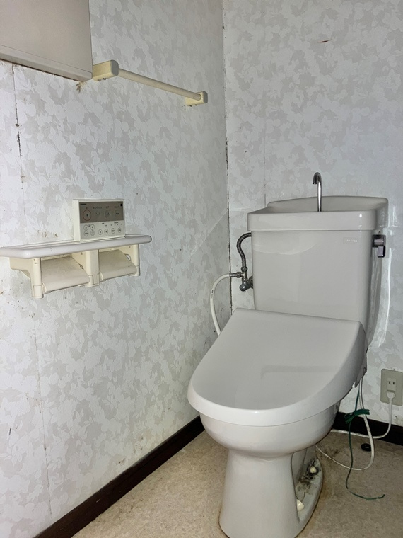 戸塚町戸建のトイレ