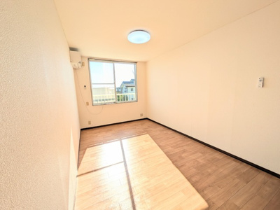 洋室６帖　※照明器具は設備対象外です。