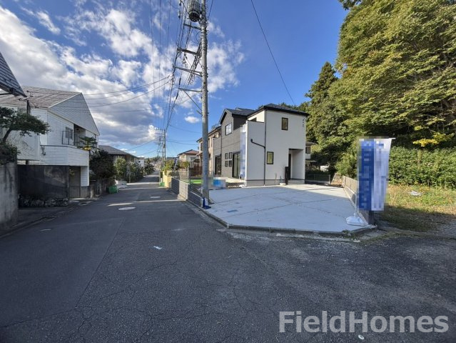 厚木市鳶尾5丁目新築戸建て　5期1号棟の前面道路含む現地写真|前面道路含む現地写真です。