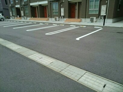 リブレ守護町Ａの駐車場|車をお持ちの方に嬉しい駐車場付きの物件です