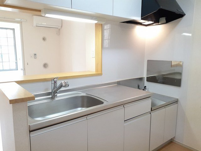 リブレ守護町Ａのキッチン|コンパクトなキッチンで掃除もラクラク