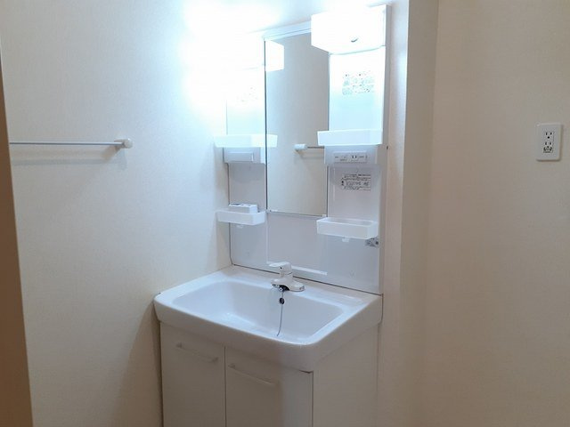 リブレ守護町Ａの洗面所|スペースが確保できる洗面所です