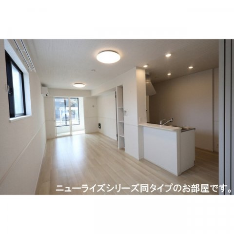 岐阜市日野北２丁目のアパートの居間・リビング