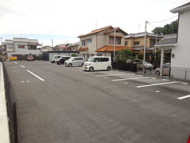 サンドミールの駐車場