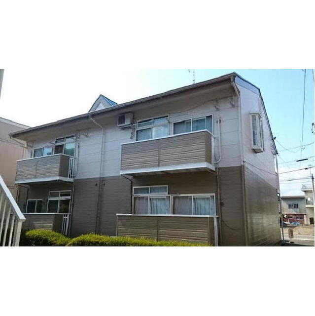 ハイツ林の外観