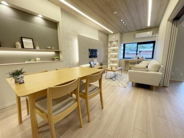 【居間・リビング】 | 藤和上北沢ホームズ | キッチンからリビングダイニングまで見渡せて、ご家族のコミュニケーションも取りやすい間取りです♪