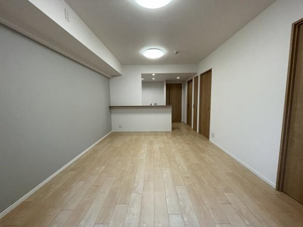 グランシティユーロパレス武蔵中原の居間・リビング|キッチンからリビングダイニングまで見渡せて、ご家族のコミュニケーションも取りやすい間取りです♪