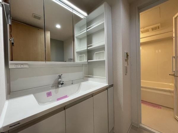 グランシティユーロパレス武蔵中原の独立洗面台|横幅広くリッチな洗面台です☆